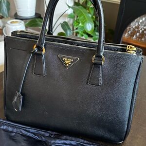 Prada Galleria Black Bag (Medium) with Gold Hardware